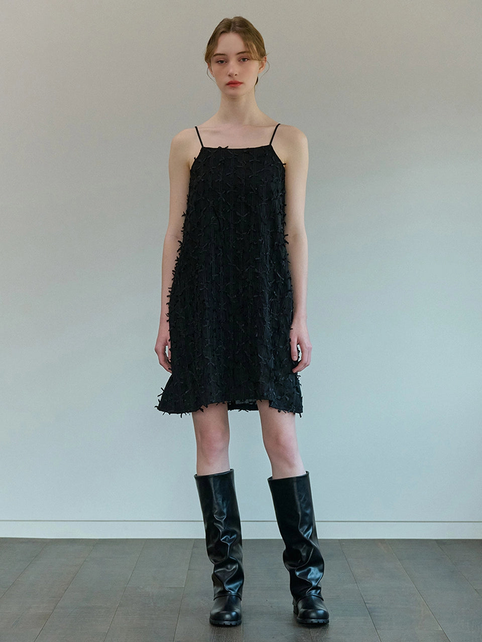 RIBBON EMBROIDERY SLEEVELESS ONE PIECE BLACK