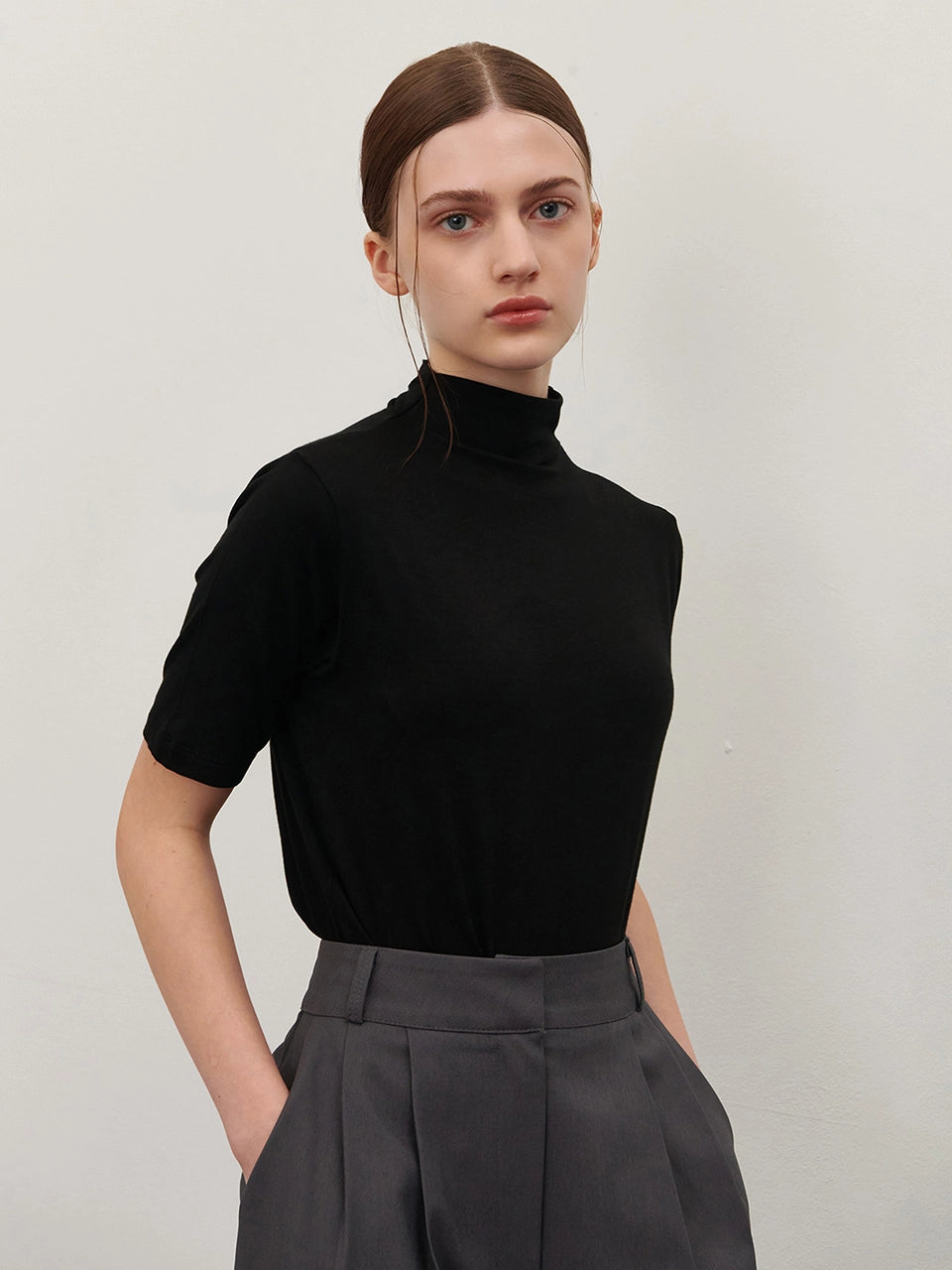 HALF TURTLE NECK T-SHIRT BLACK
