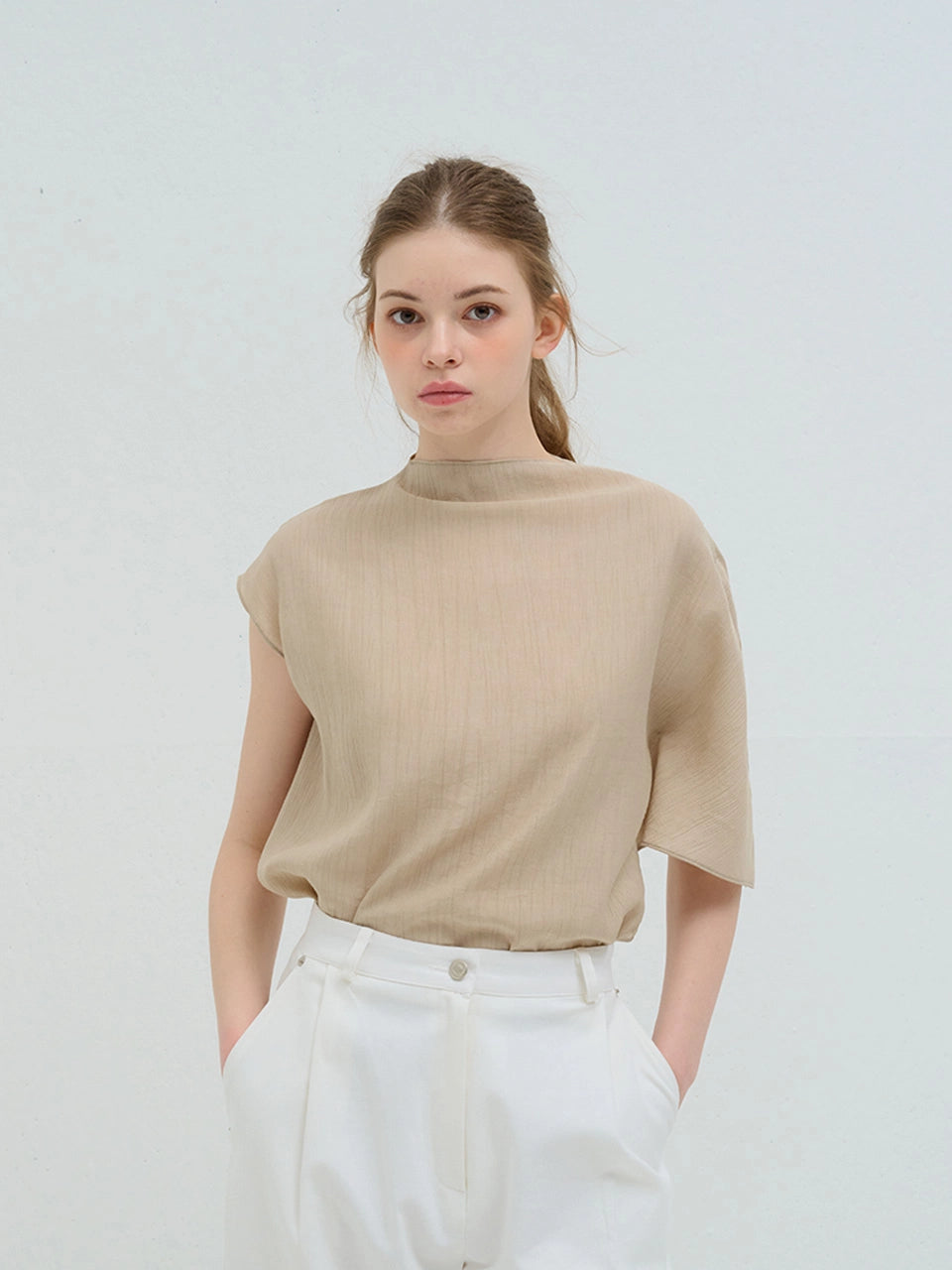 [인플s Pick] UNBALANCED OFF-SHOULDER BLOUSE BEIGE
