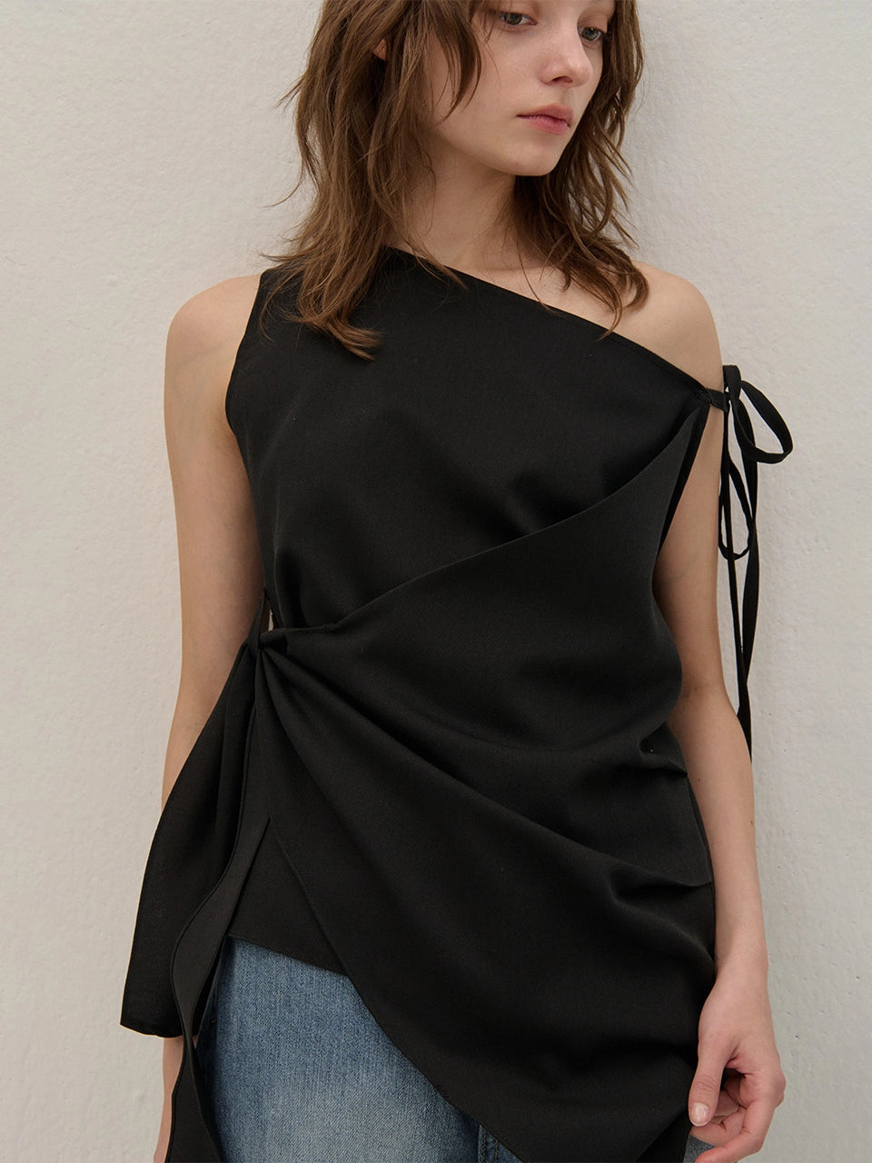 STRAP OFF SHOULDER DRAPED BLOUSE BLACK