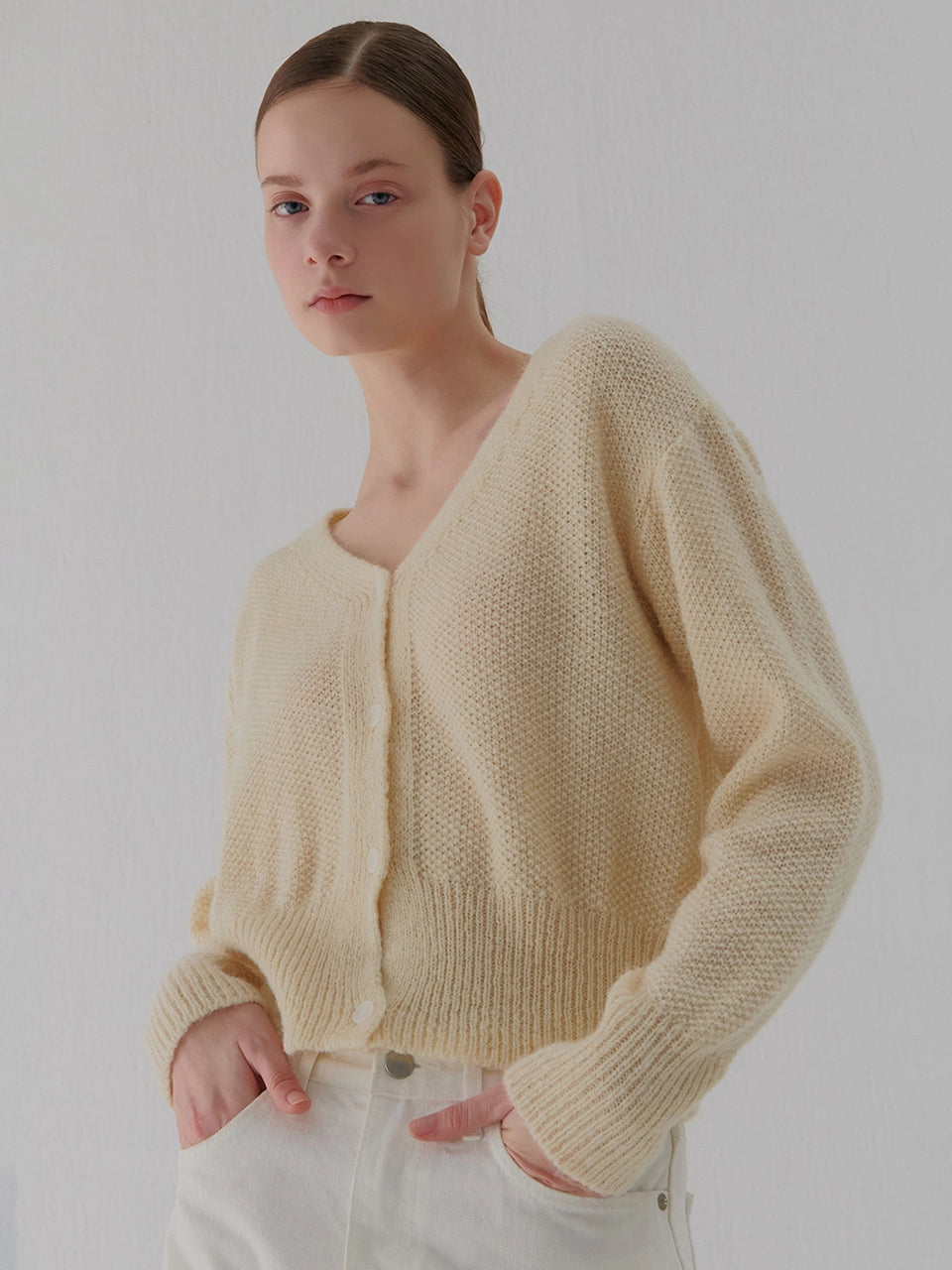 V-NECK CARDIGAN CREAM