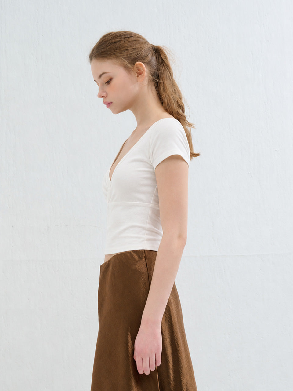 CUTTING V-NECK SHORT SLEEVE T SHIRT IVORY