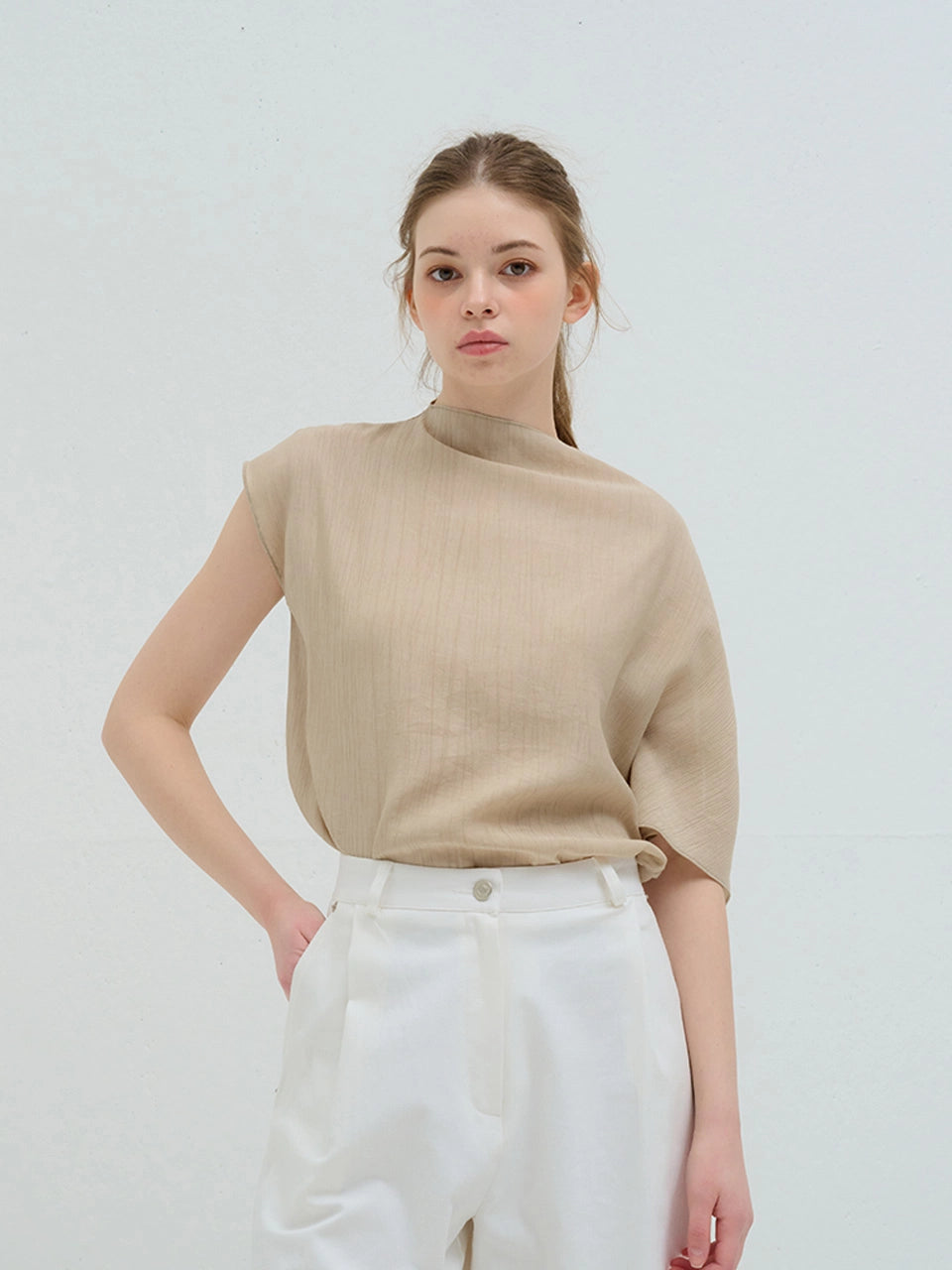 UNBALANCED OFF-SHOULDER BLOUSE BEIGE
