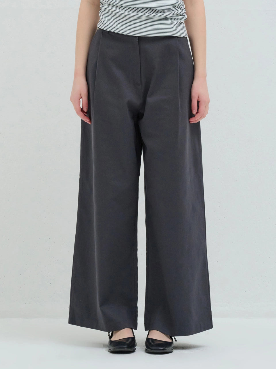 COTTON PIN TUCK WIDE PANTS CHARCOAL