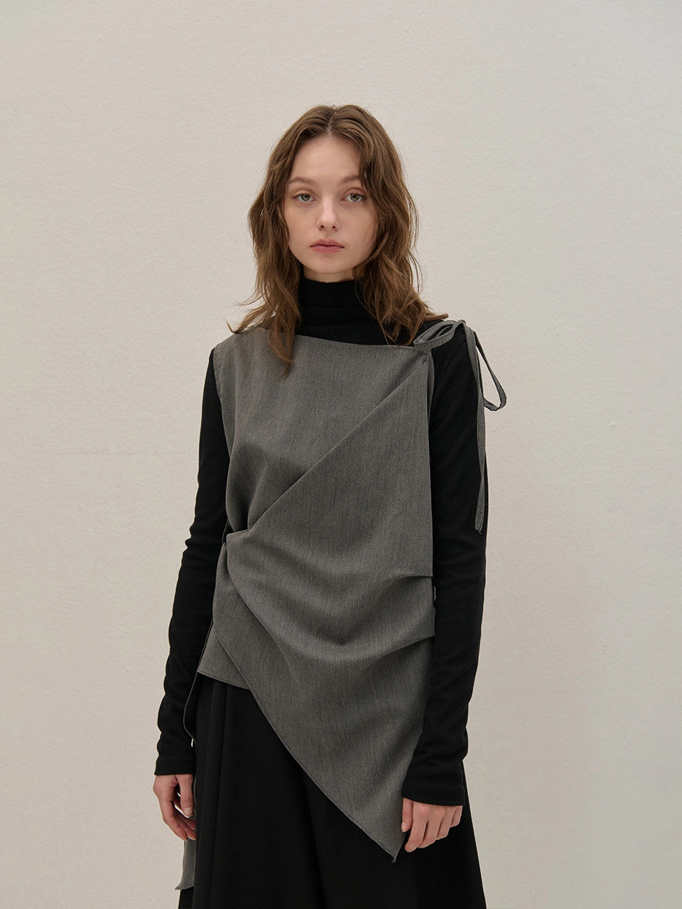 STRAP OFF SHOULDER DRAPED BLOUSE GRAY