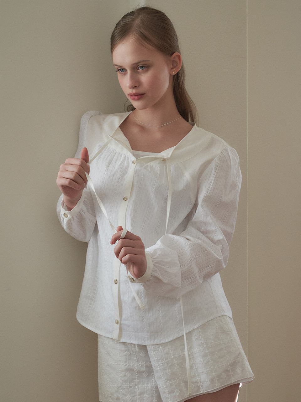 [시즌오프] DRAPING VOLUME BLOUSE_WT