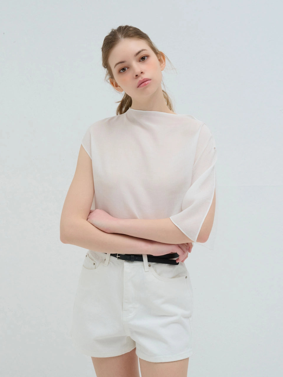 UNBALANCED OFF-SHOULDER BLOUSE WHITE