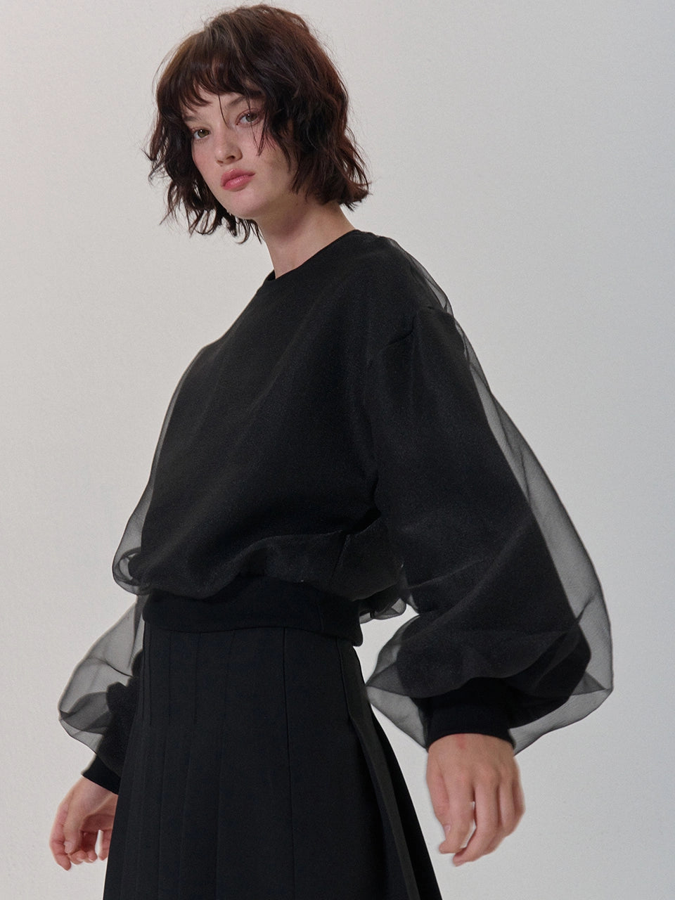 [베스트 재입고] ORGANZA SHIRRING SWEATSHIRT BLACK
