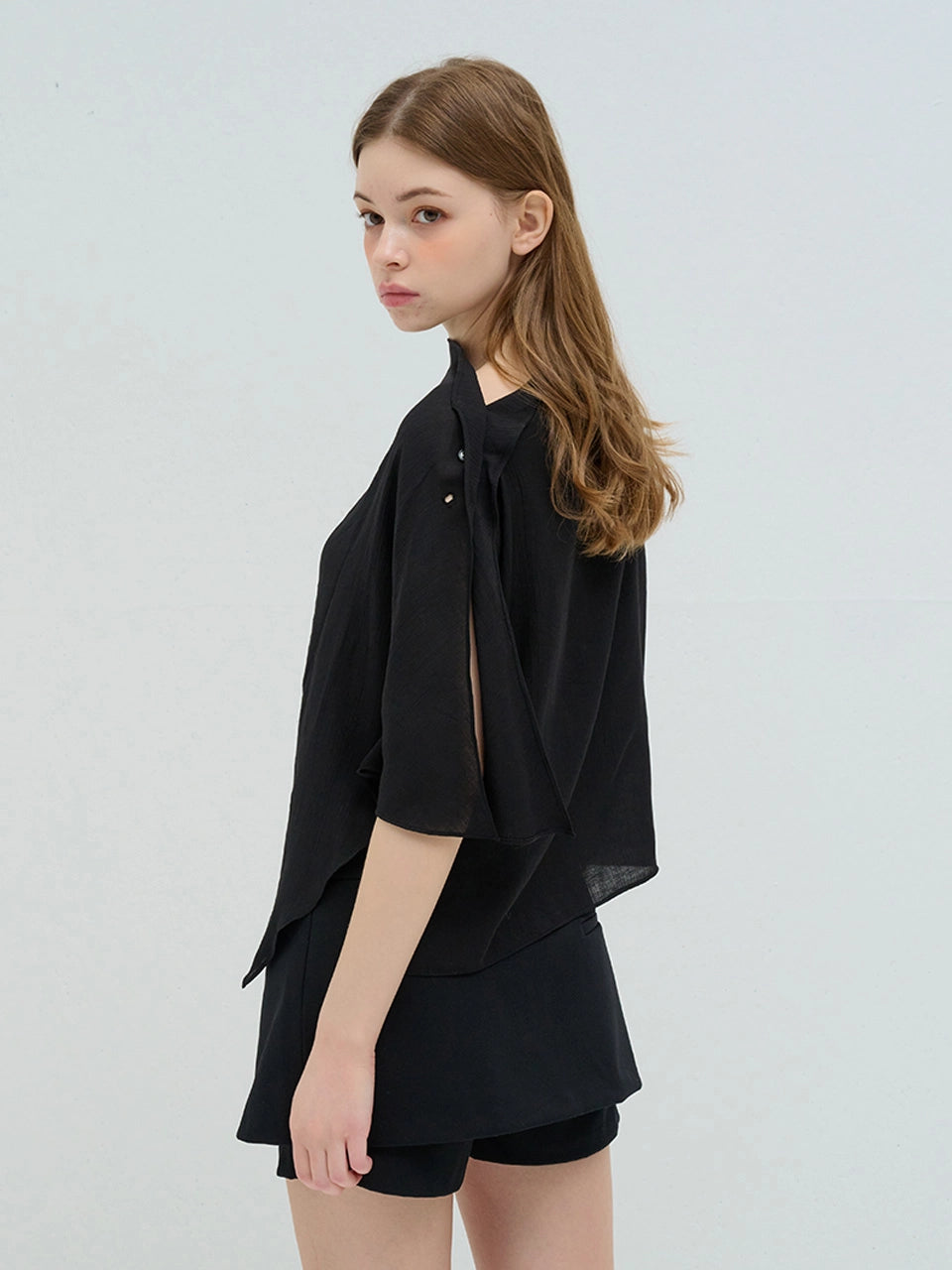 UNBALANCED OFF-SHOULDER BLOUSE BLACK