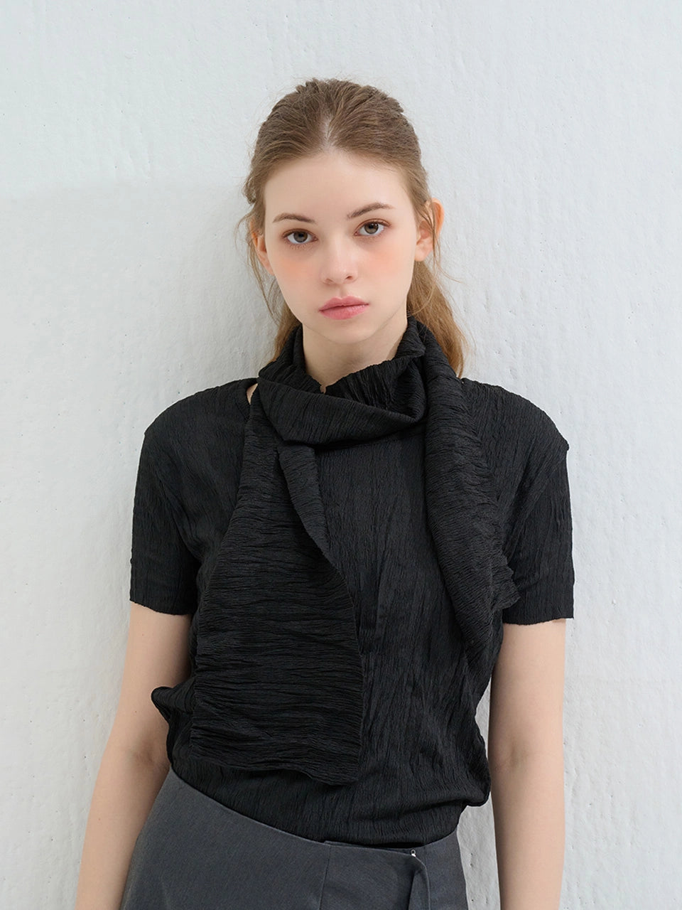 WRINKLE SCARF BLOUSE BLACK