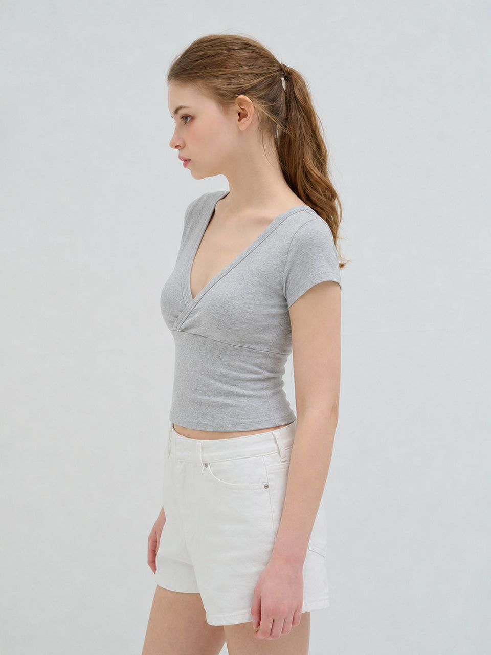 CUTTING V-NECK SHORT SLEEVE T SHIRT GRAY