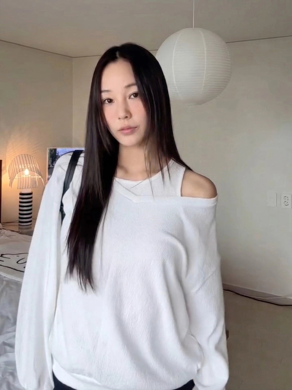 [인플s Pick] TERRY V-NECK SWEATSHIRT IVORY