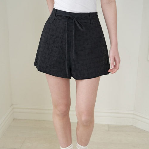 EYELET LAYERED SHORT PANTS_BK