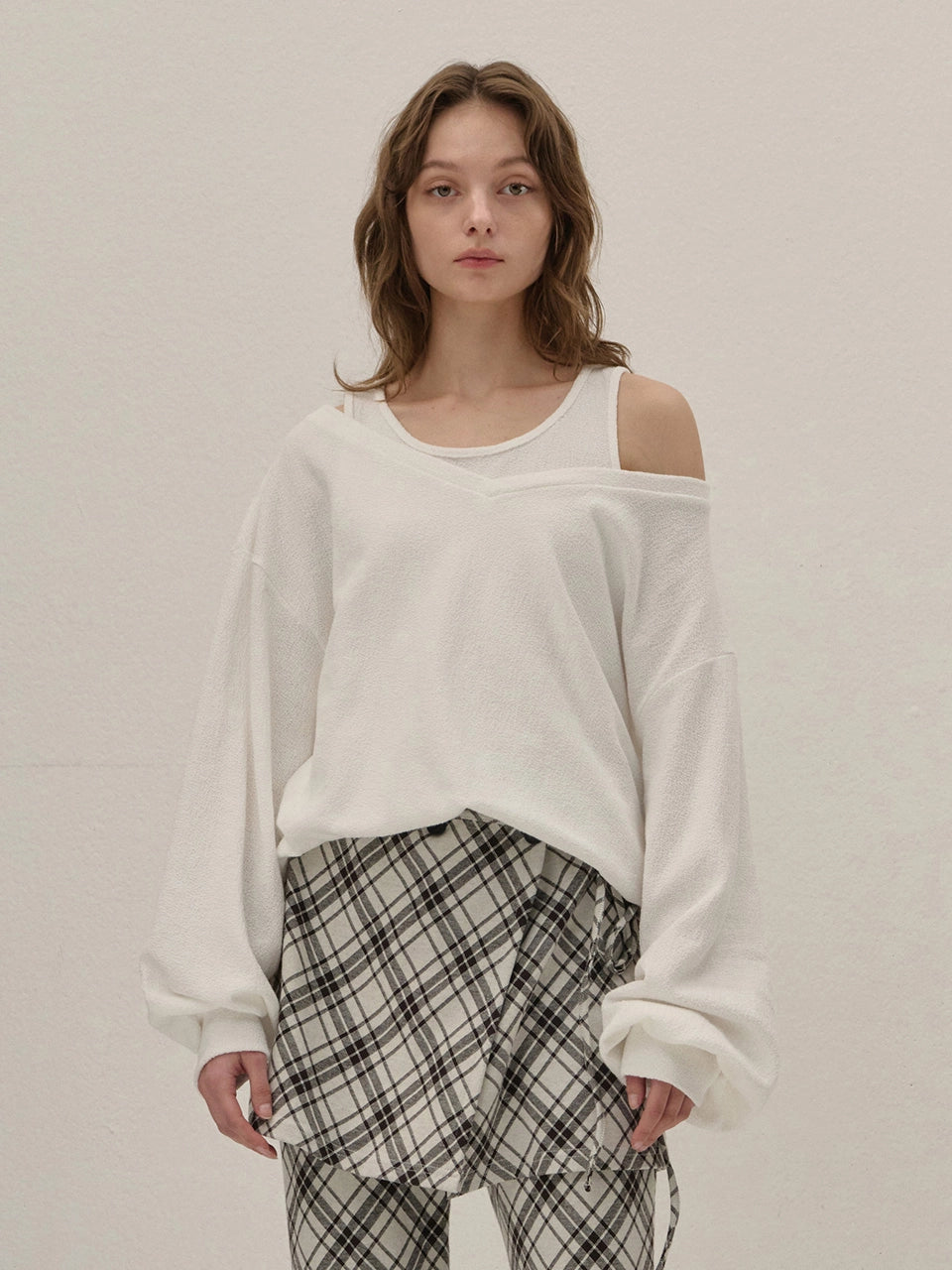 [인플s Pick] TERRY V-NECK SWEATSHIRT IVORY