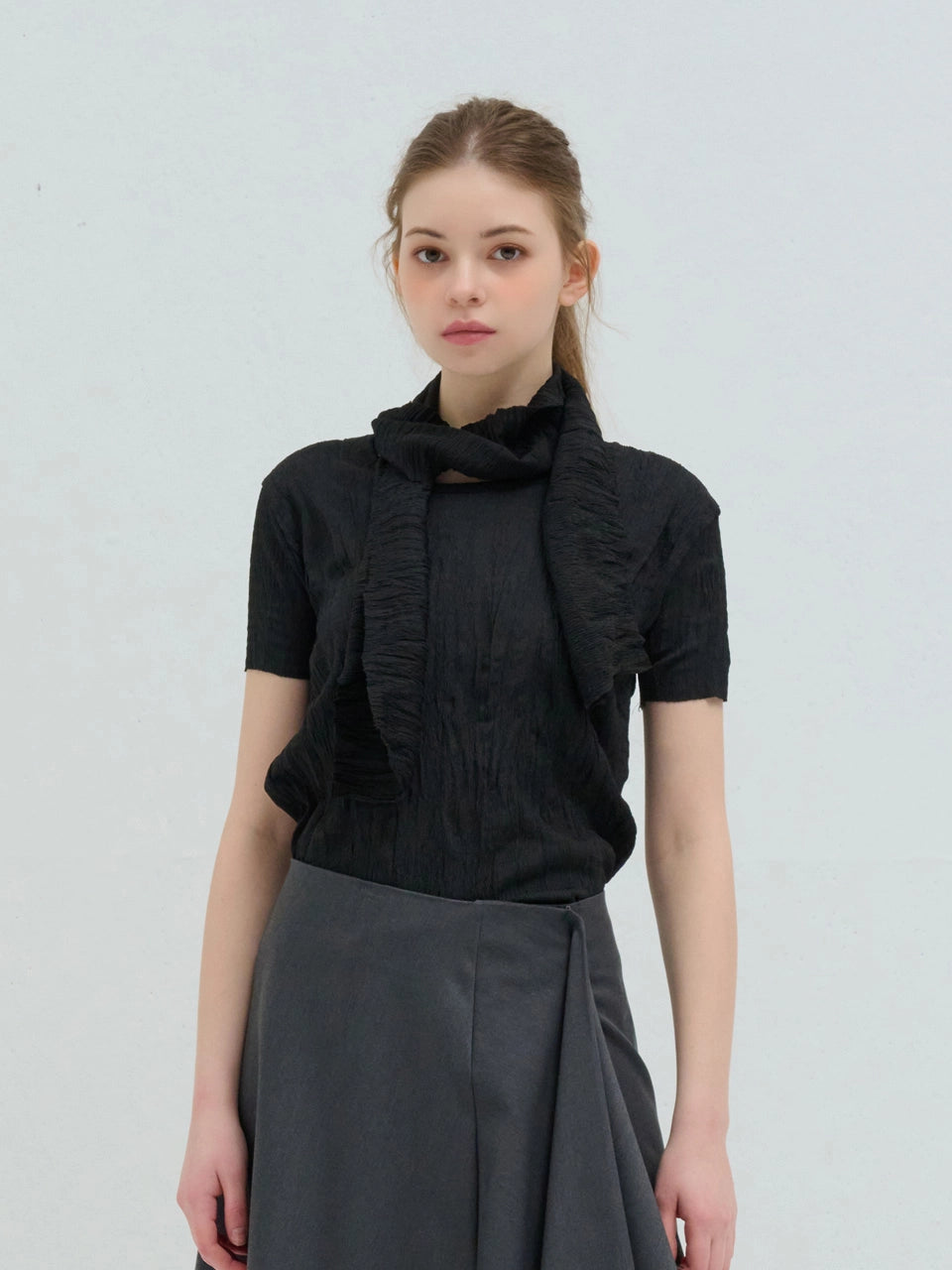 WRINKLE SCARF BLOUSE BLACK