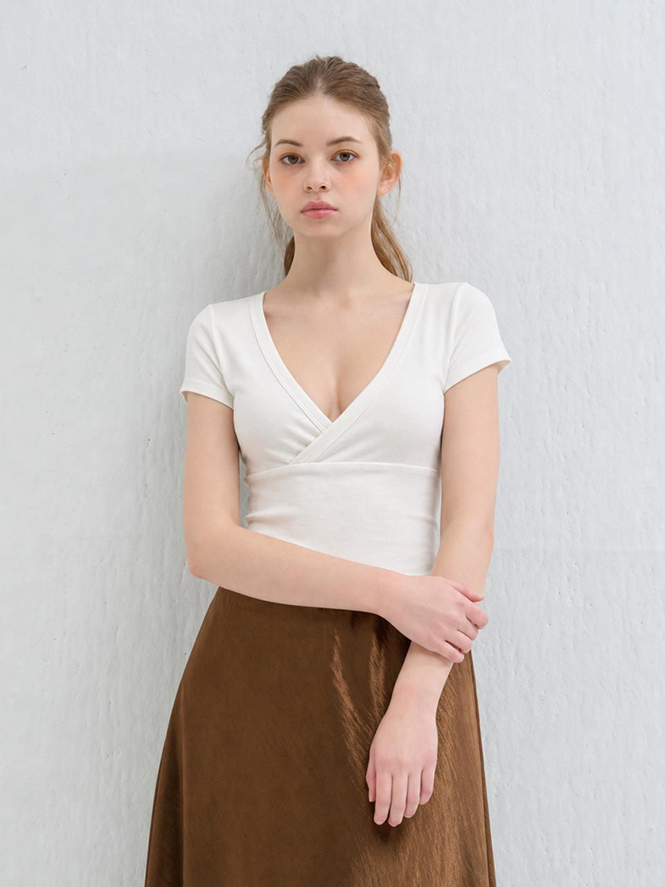 CUTTING V-NECK SHORT SLEEVE T SHIRT IVORY