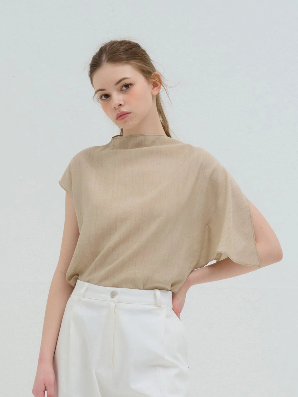 [인플s Pick] UNBALANCED OFF-SHOULDER BLOUSE BEIGE