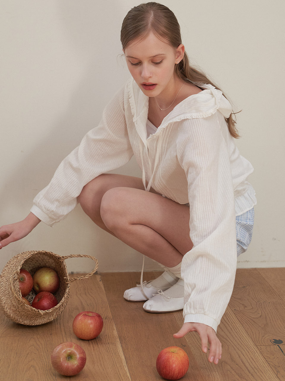 EYELET BLOOM HOODIE_WT