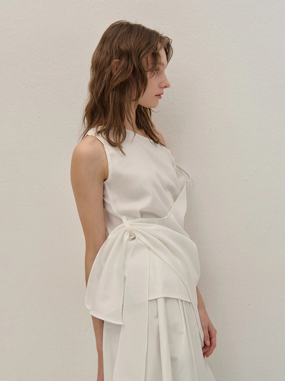 [인플s Pick] STRAP OFF SHOULDER DRAPED BLOUSE WHITE