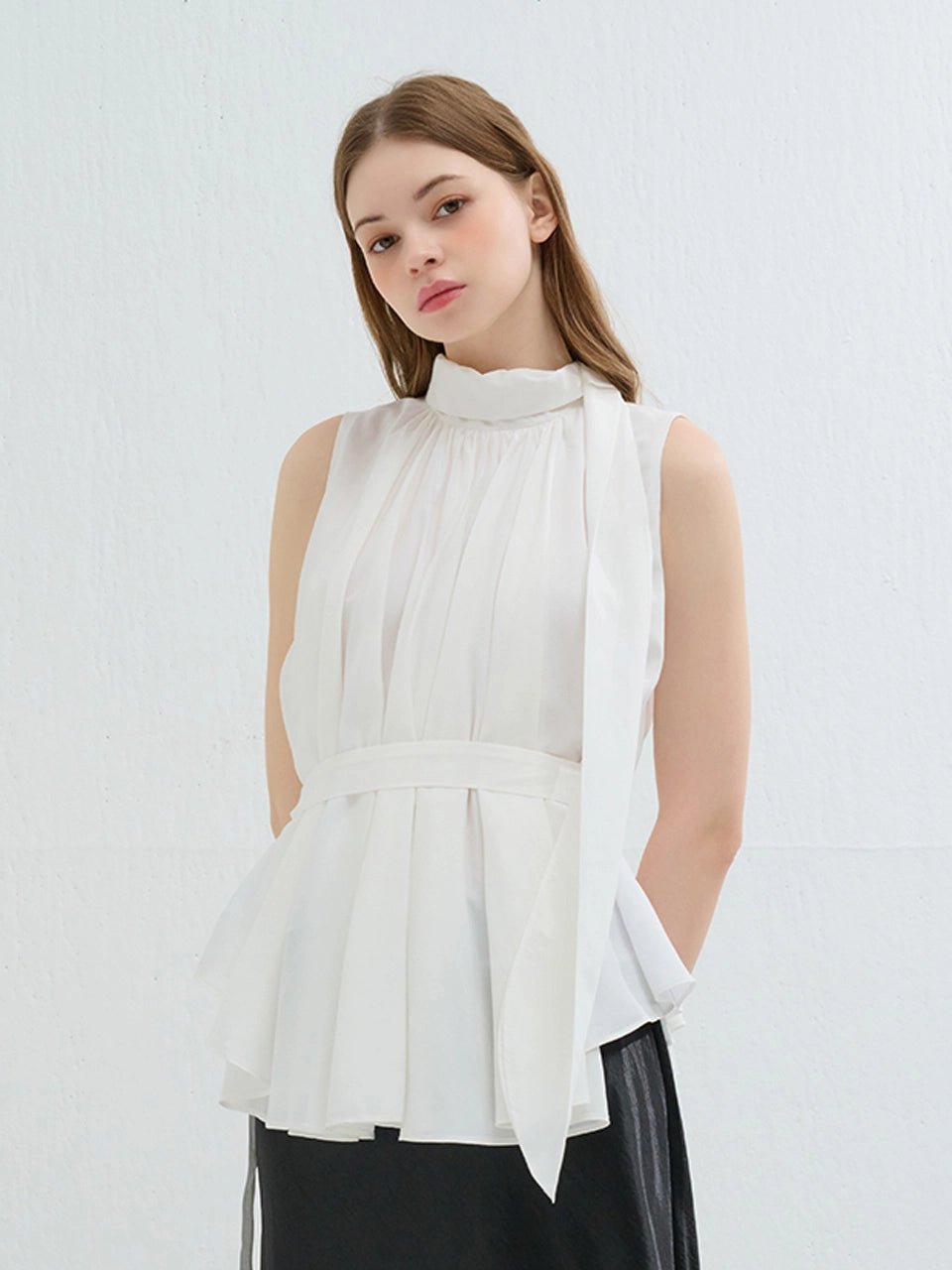 TIE SHIRRING SLEEVELESS BLOUSE WHITE
