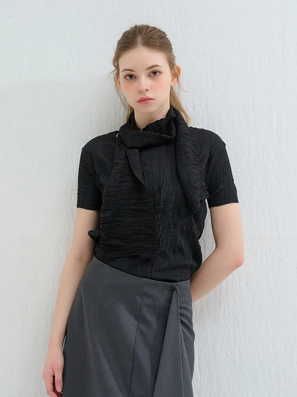 WRINKLE SCARF BLOUSE BLACK